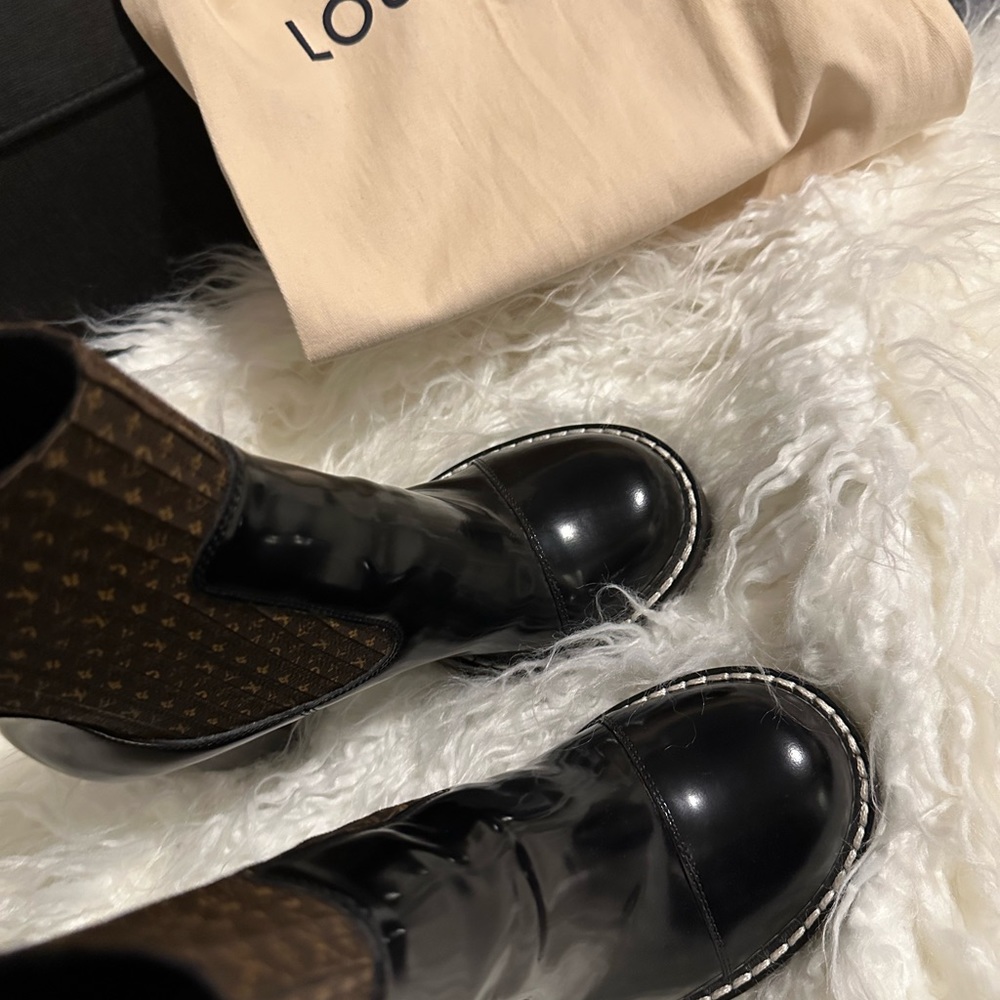 Official LOUIS VUITTON Patent Monogram Side Gore Ankle Boots Size 38 /US 8